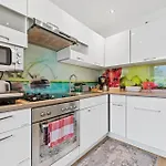 Big 1 Bedroom Near Airport & Center *