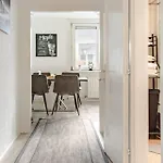 Big 1 Bedroom Near Airport & Center * Schwechat