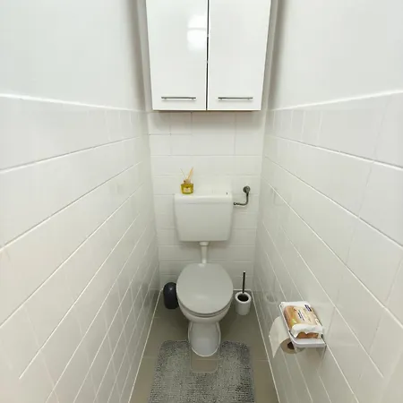 Apartment Big 1 Bedroom Near Airport & Center