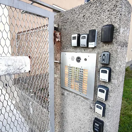 Big 1 Bedroom Near Airport & Center * Schwechat