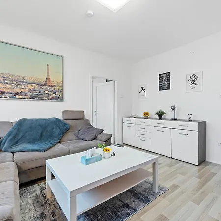 Big 1 Bedroom Near Airport & Center Apartamento