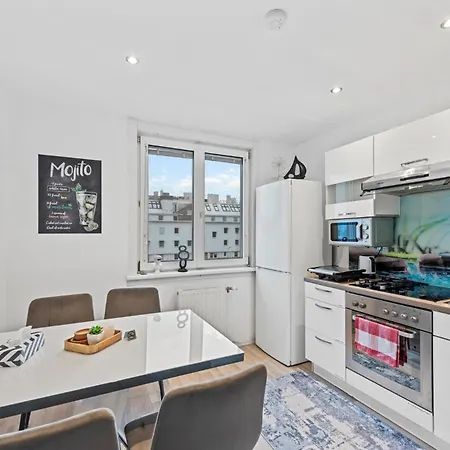 Apartment Big 1 Bedroom Near Airport & Center