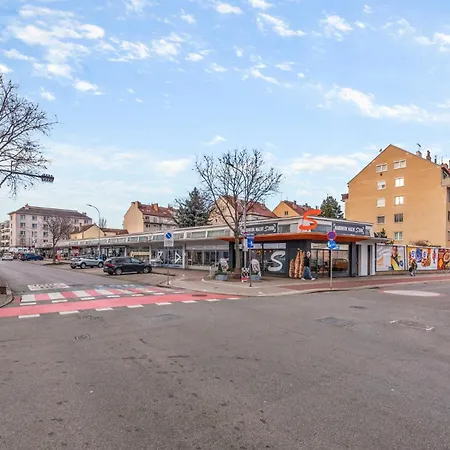 Big 1 Bedroom Near Airport & Center Apartmán