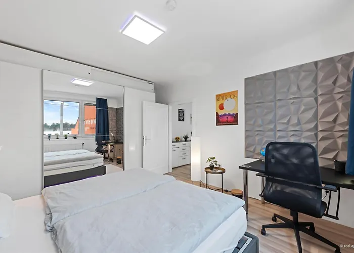 Big 1 Bedroom Near Airport & Center Apartment