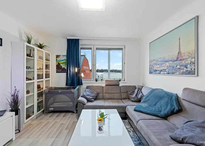 Big 1 Bedroom Near Airport & Center Apartment Schwechat