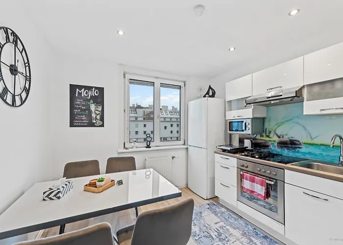 Apartment Big 1 Bedroom Near Airport & Center